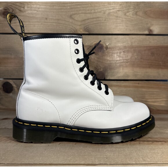 Women’s Size 9 Dr. Martens White Leather 8 Eye Lace Up Combat Ankle Boots 11822 - Picture 1 of 12